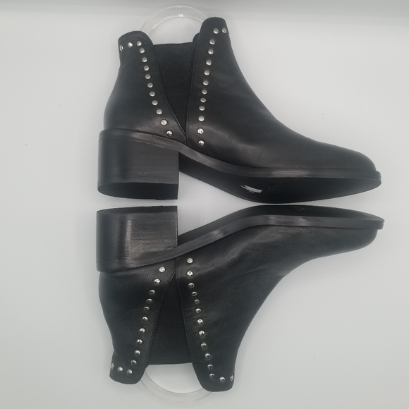 STEVE MADDEN CADE Black Leather Studded Pull On Bootie - Picture 6 of 10